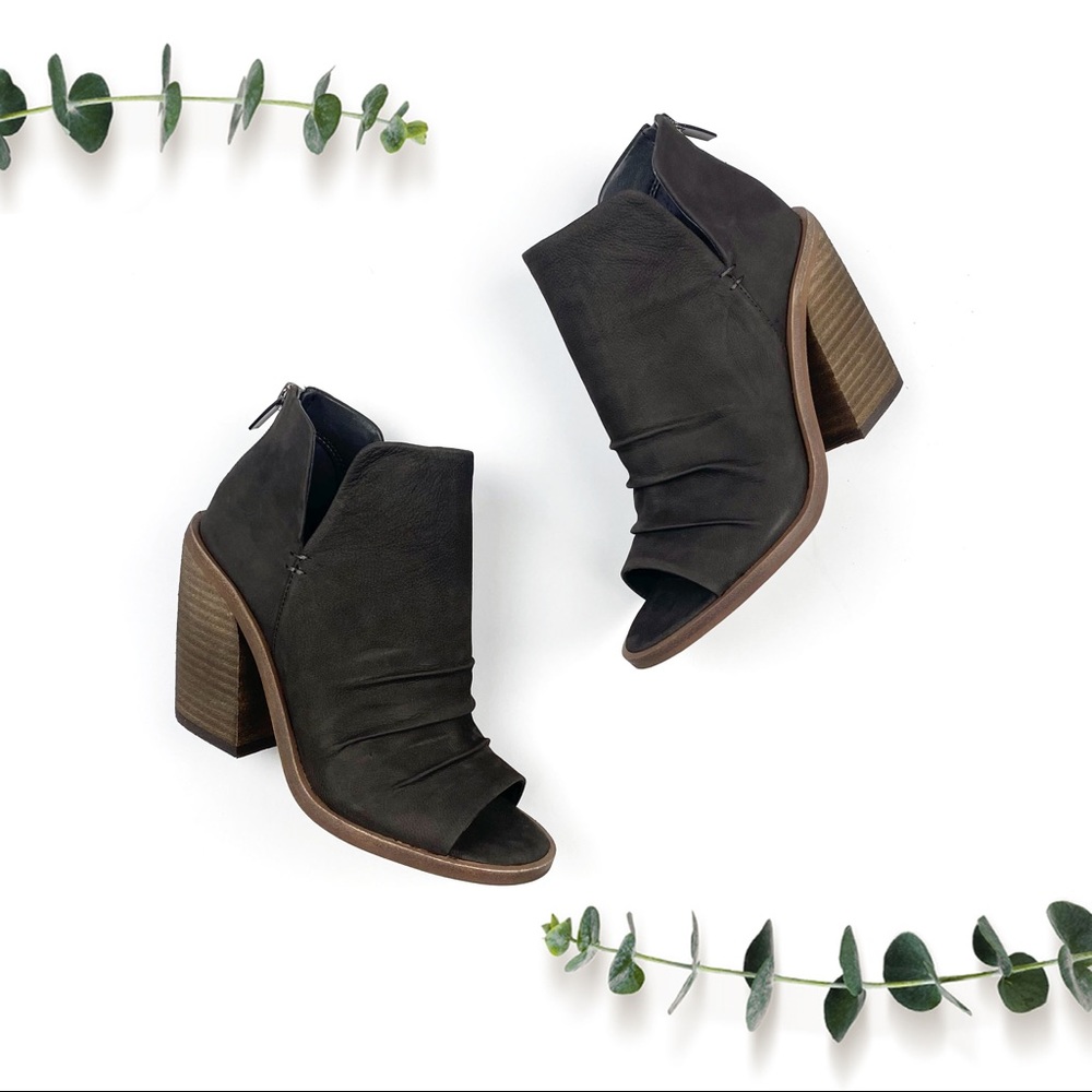 ✖️SOLD✖️Vince Camuto Ruched Peep Toe Bootie